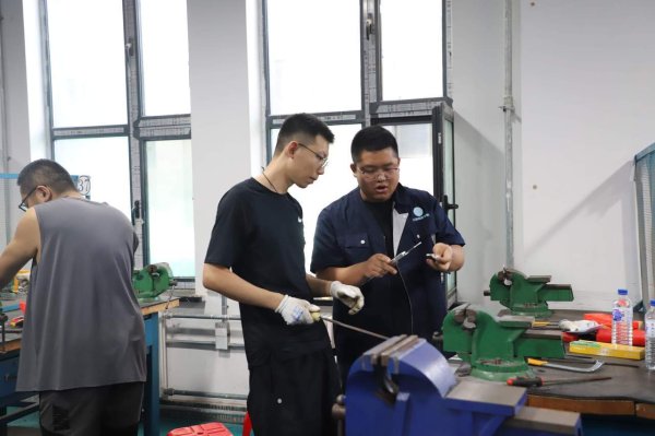 金砖财富 吉林省辽源市总工会开展装配钳工技能提升培训